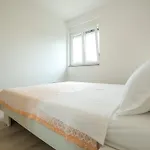 Toni *