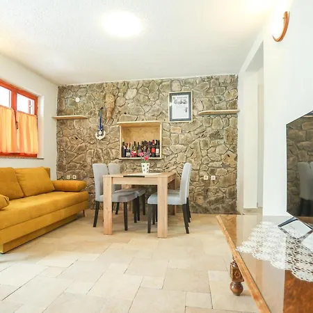 Toni *